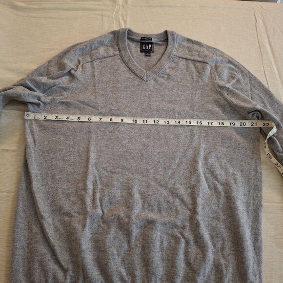GAP Mens Sweater Sz L V-Neck Cotton Cashmere Minimalist Academia Preppy Neutral - Picture 13 of 14